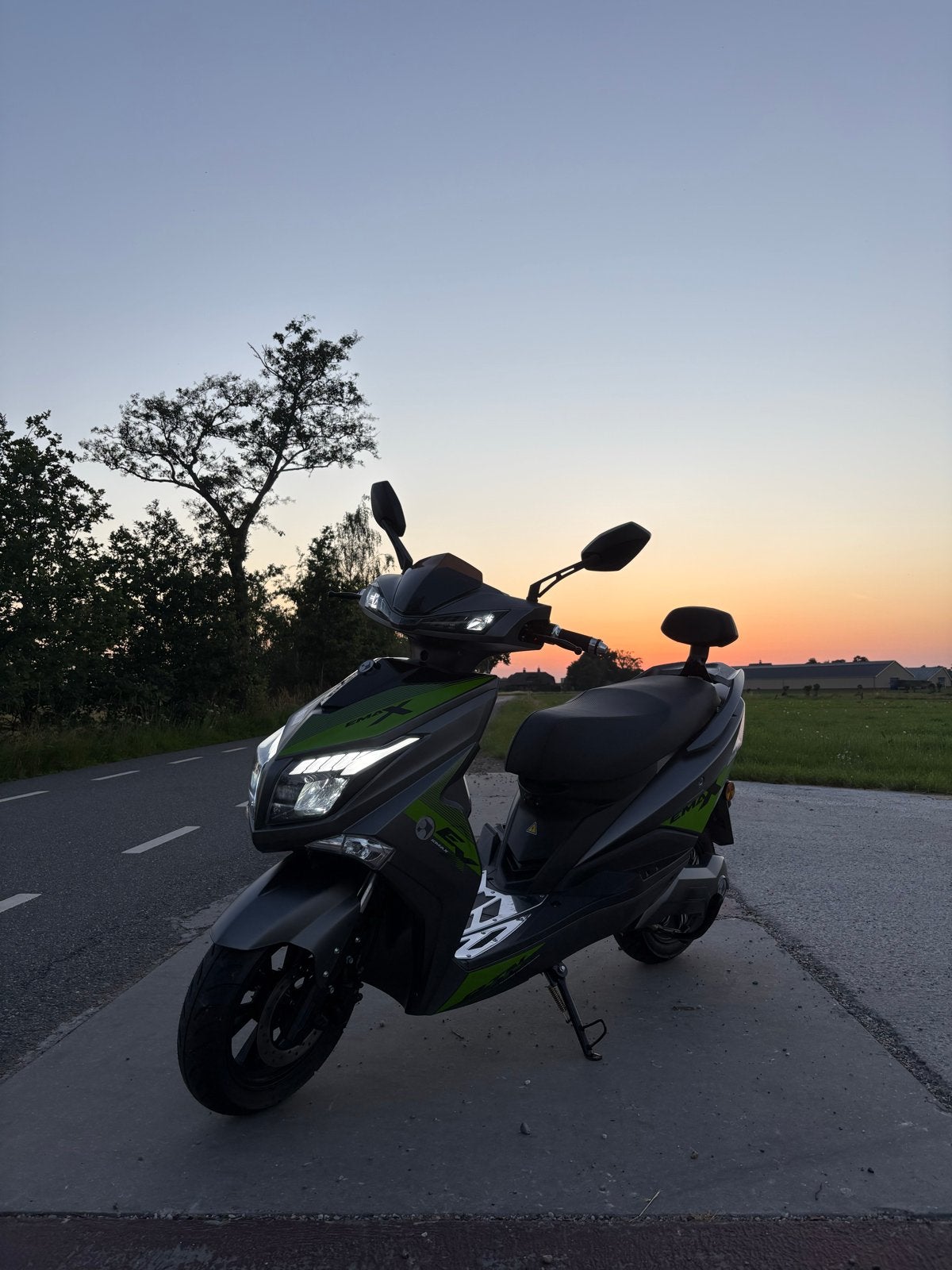 Sunra Anger Elektrische Scooter - Geel Kenteken, Elektrisch, Zo goed als nieuw, Ophalen, Overige merken