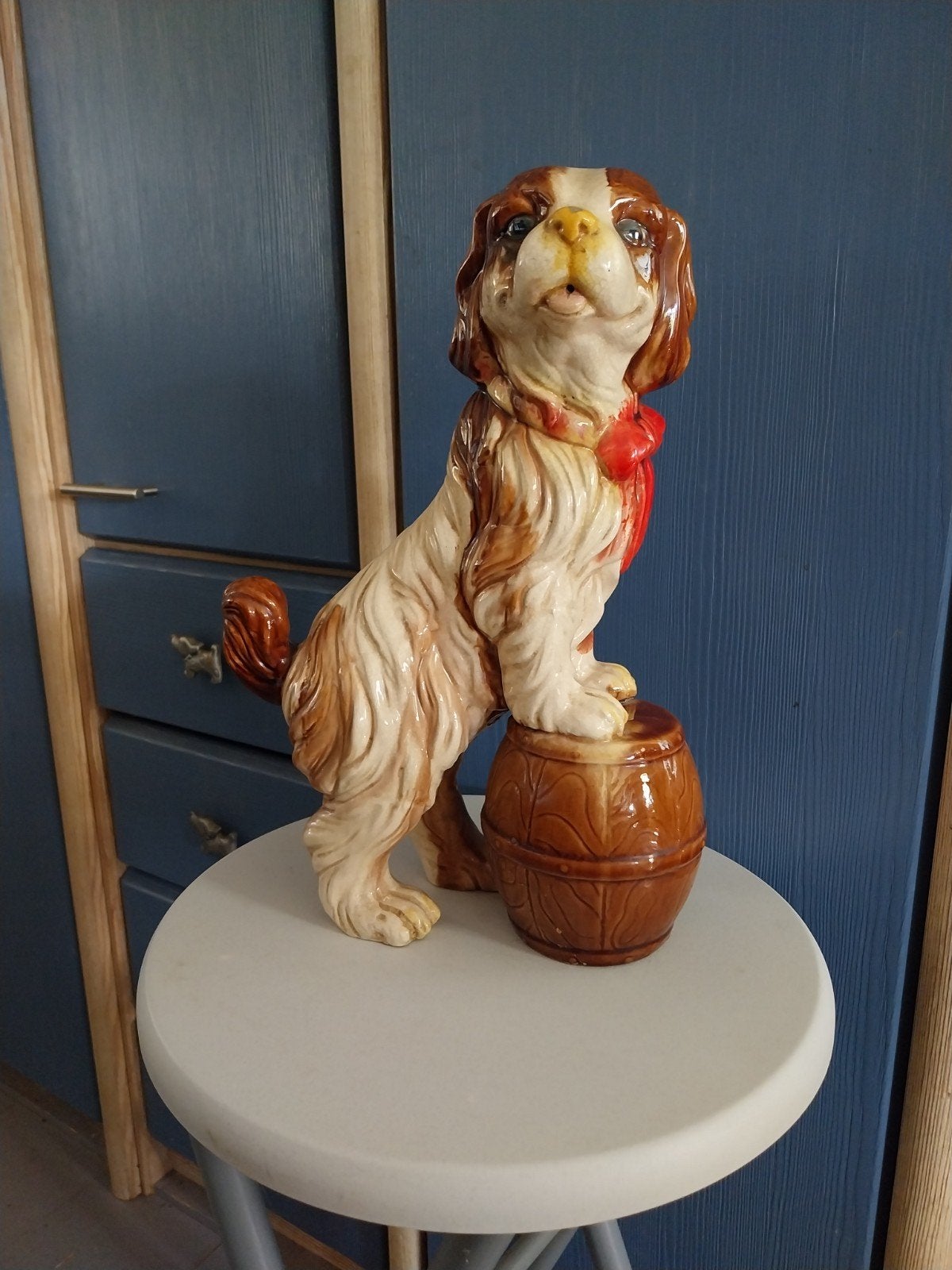 Hond op ton., Ophalen of Verzenden, Zo goed als nieuw, Dier
