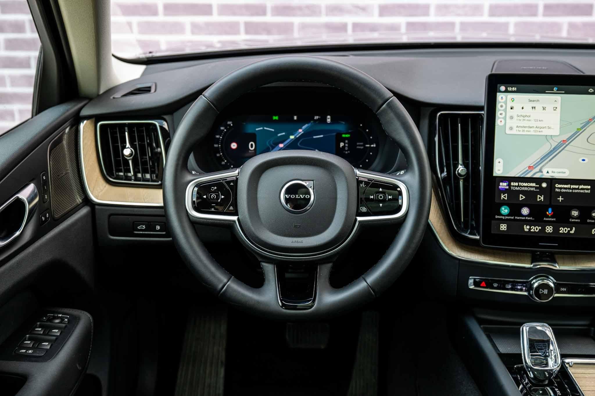 Volvo XC60 2.0 T6 Plug-in hybrid AWD Plus Dark | Facelift |, Auto's, Volvo, Automaat, 12 maanden, Gebruikt, Euro 6