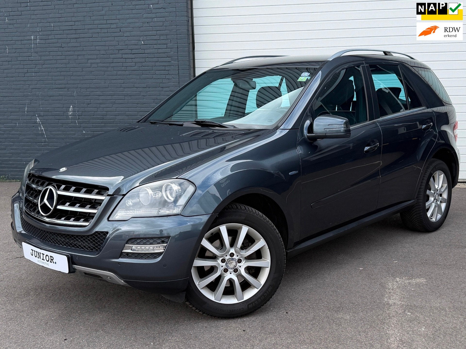 Mercedes-Benz M-klasse 300 CDI BlueEFFICIENCY DEALERONDERHOU, Auto's, Automaat, Gebruikt, Zwart, 255 €/maand