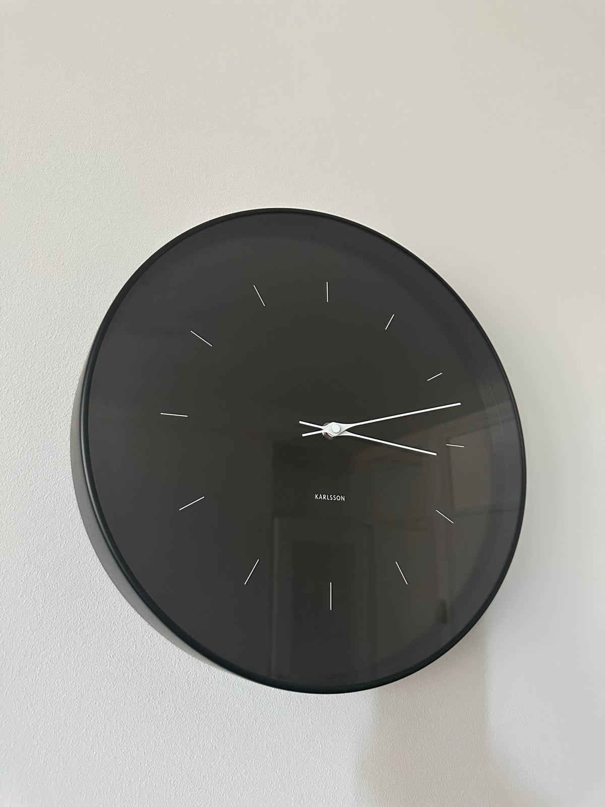 Karlsson wandklok zwart - Modern en stijlvol, Ophalen, Wandklok, Analoog, Zo goed als nieuw