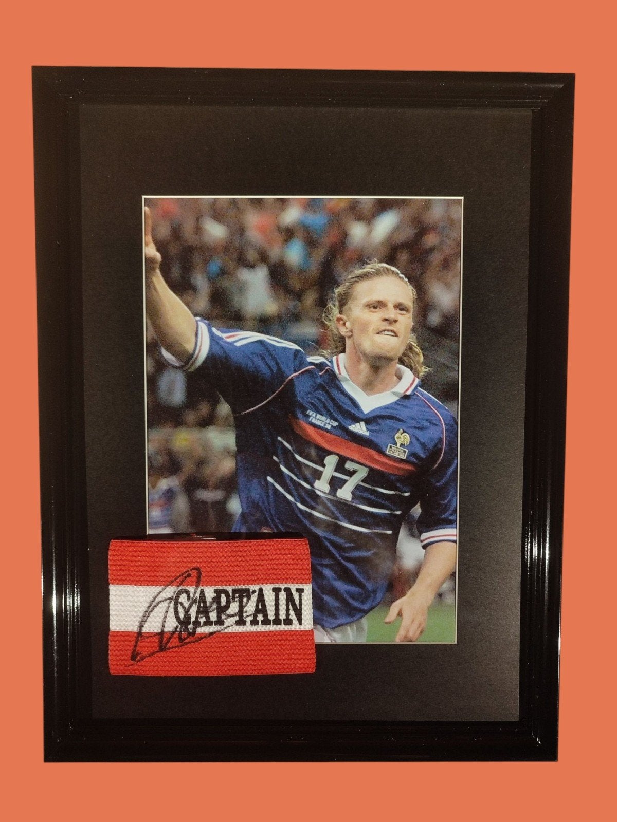 Ingelijste aanvoerdersband gesigneerd Emmanuel Petit COA, Ophalen of Verzenden, Zo goed als nieuw, Buitenlandse clubs, Shirt