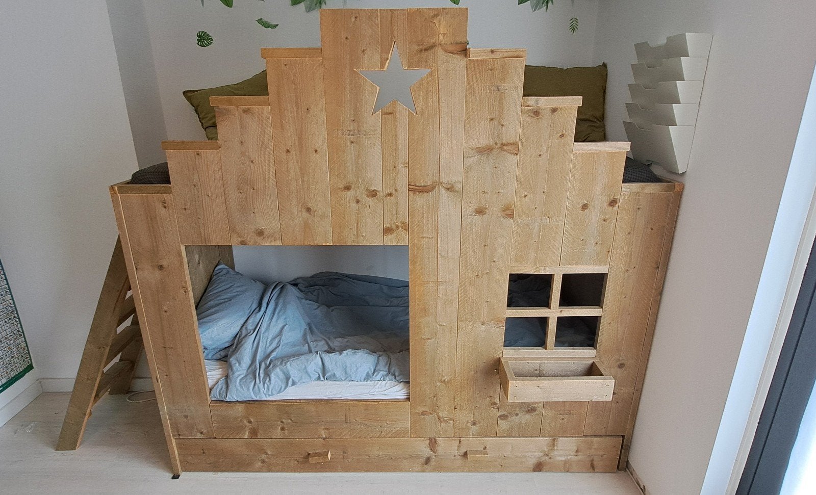 Kinder stapelbed (steigerhout), 90x200cm, Ophalen, 85 tot 100 cm, Zo goed als nieuw, Matras