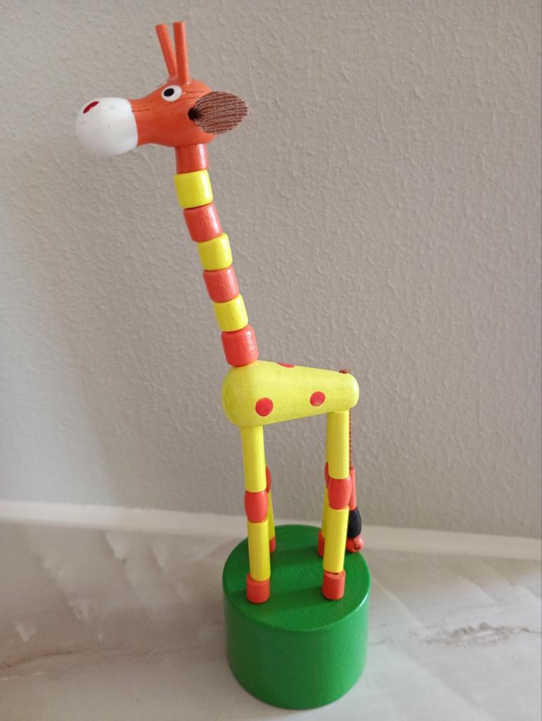 Houten drukpoppetje giraffe geel, Verzamelen, Poppetjes en Figuurtjes, Ophalen of Verzenden, Zo goed als nieuw