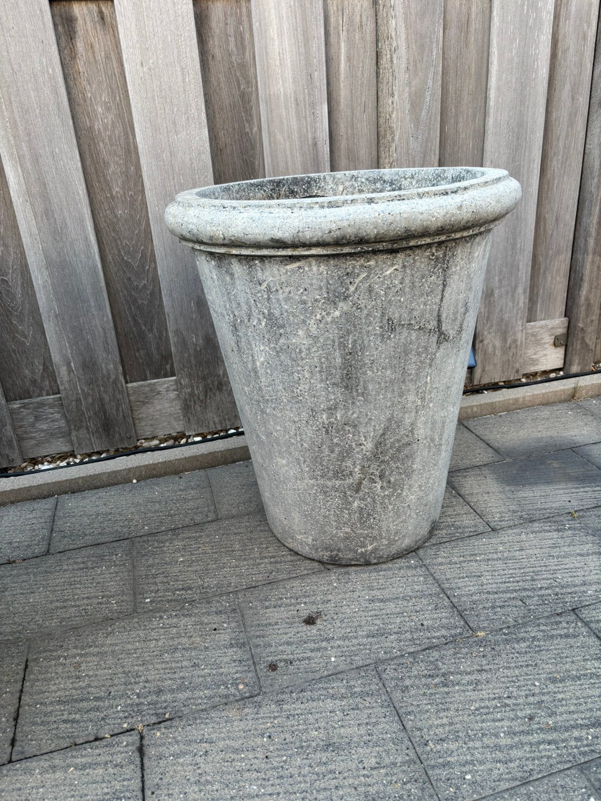 Mooie betonnen bloem bak, Ophalen of Verzenden, Zo goed als nieuw, Rond