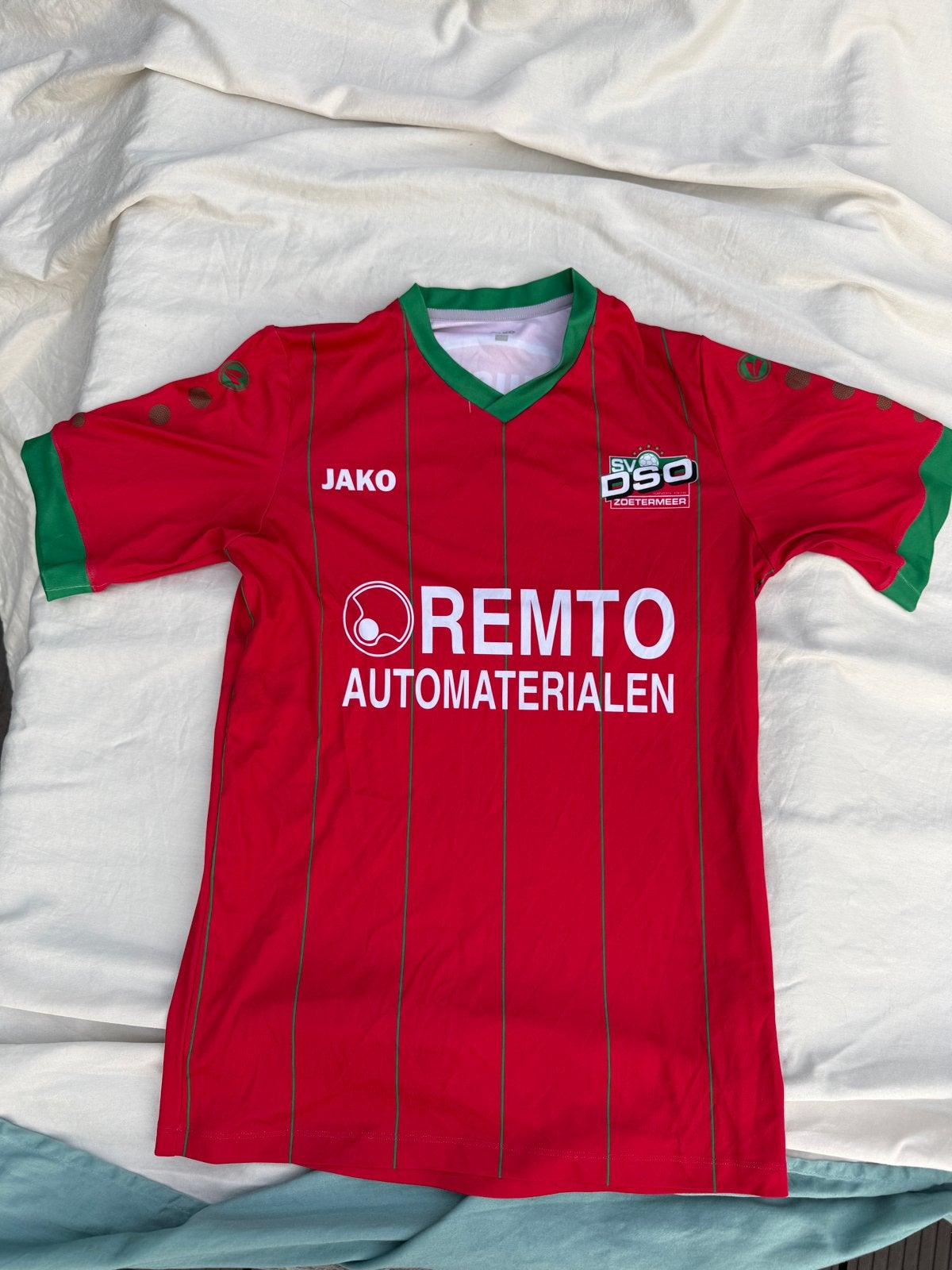 SV DSO Zoetermeer wedstrijdtenue (S) meisjes, Sport en Fitness, Voetbal, Maat S, Ophalen of Verzenden, Gebruikt, Set