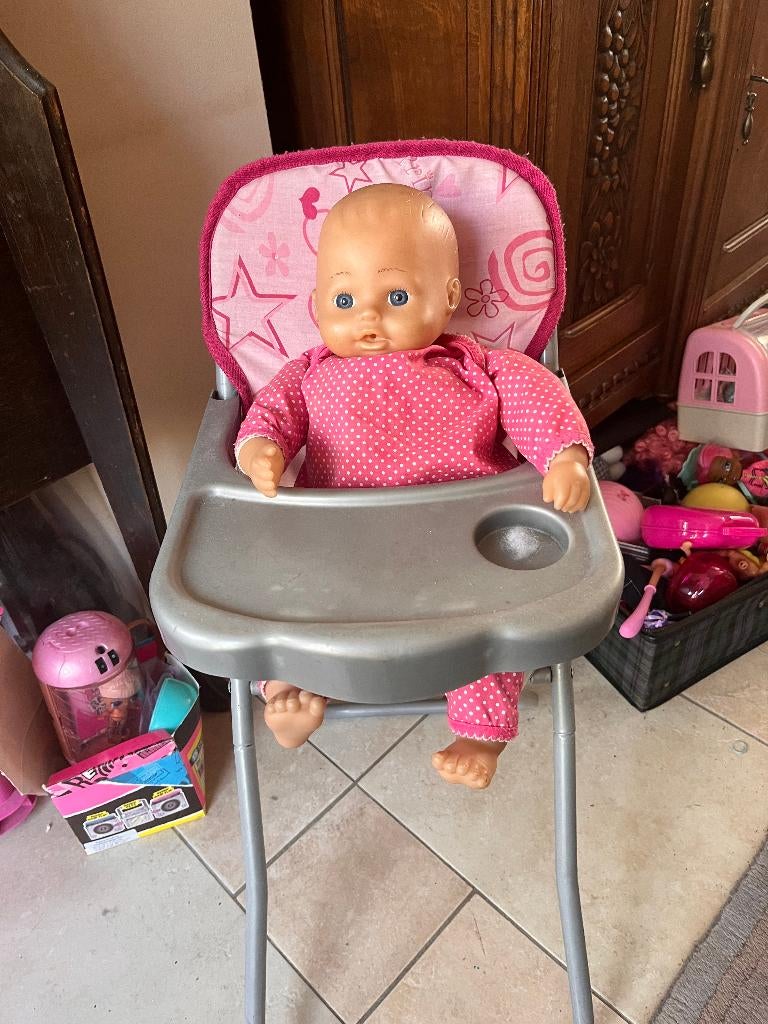 pop met poppenstoel, Ophalen of Verzenden, Gebruikt, Babypop