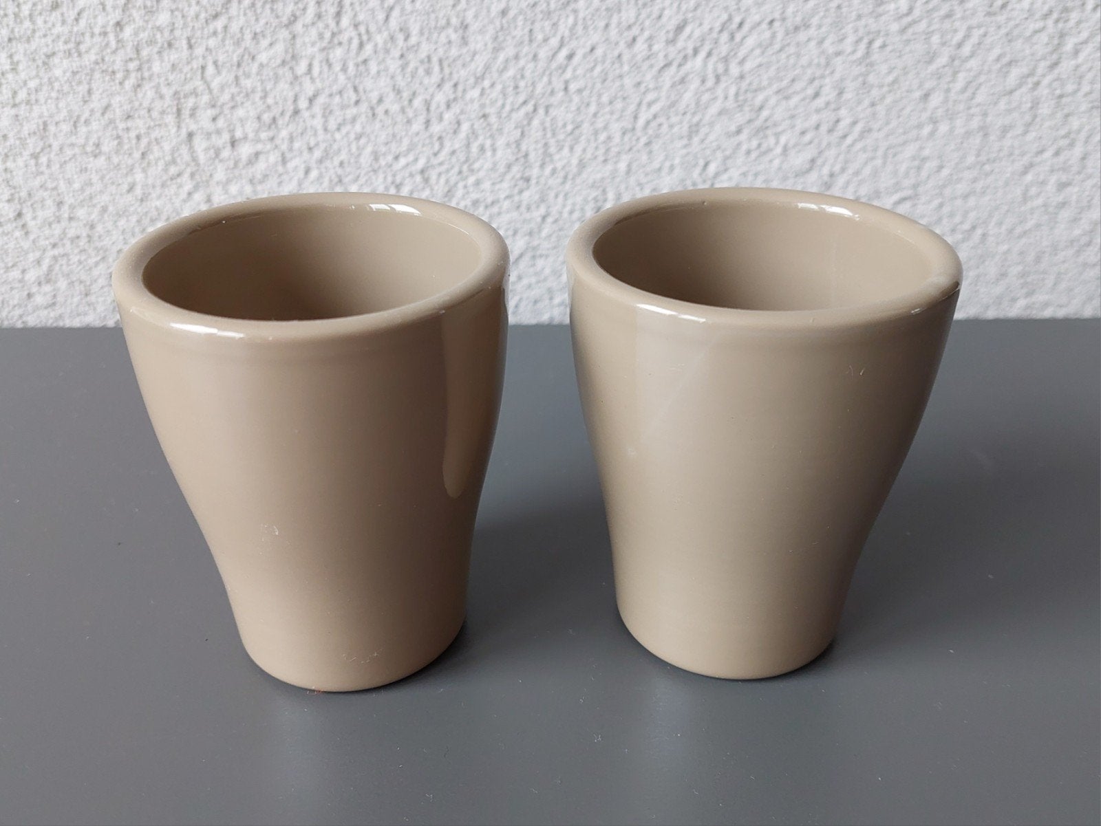 2 kleine decoratie potjes bloempje plantje taupe kleurig, Rond, Ophalen of Verzenden, Aardewerk, Binnen