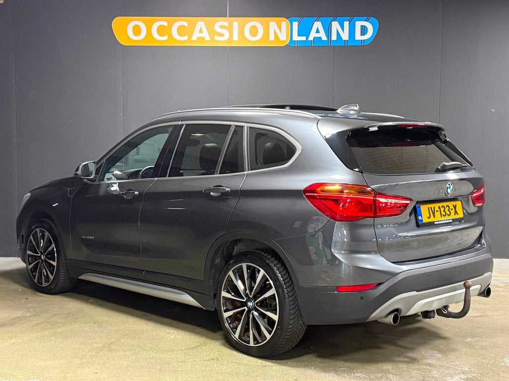 BMW X1 SDrive20i Centennial High Executive|PANO|PDC|KEYLESS|, Auto's, BMW, 1998 cc, Automatische klimaatregeling, Bedrijf, SUV of Terreinwagen