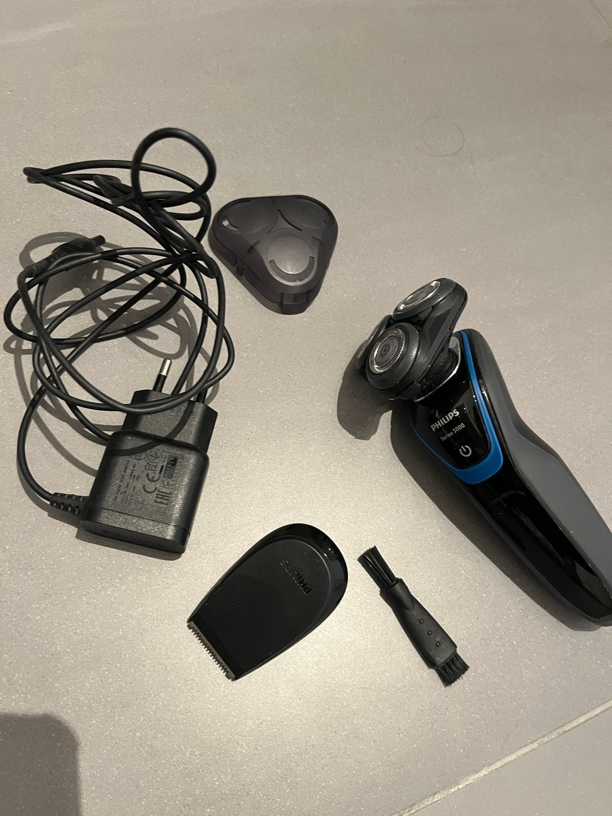 Philips Series 5000 Scheerapparaat met accessoires, Ophalen of Verzenden, Gebruikt, Scheren en Epileren