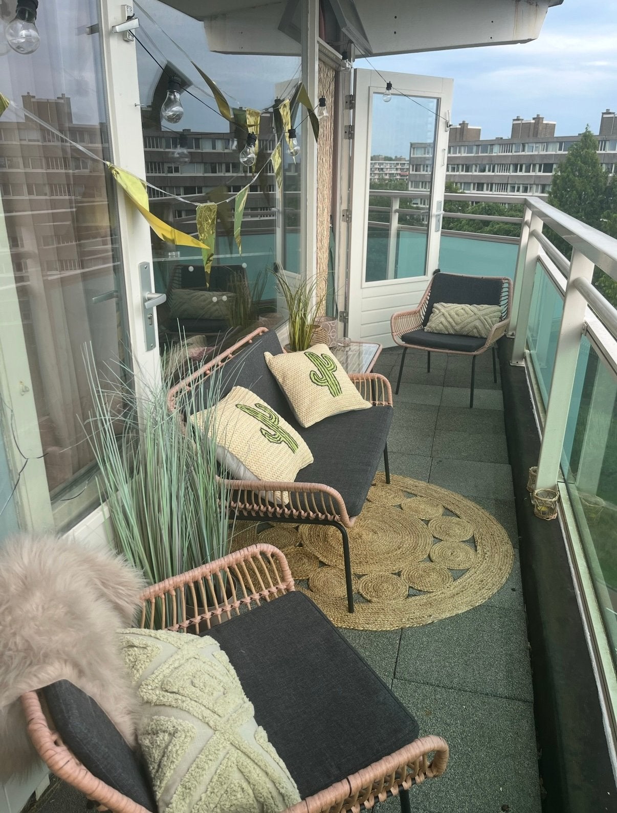 Complete rotan tuinset met tafeltje en zitkussens, Tuin en Terras, Tuinsets en Loungesets, Ophalen, 4 zitplaatsen, Gebruikt, Rotan