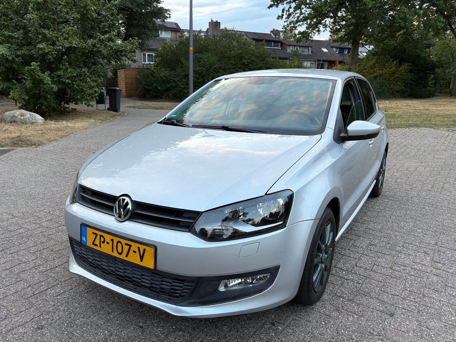 Volkswagen Polo 1.4 16V FSI 63KW 2010 Grijs TEAM NIEUWE APK!, Voorwielaandrijving, 970 kg, 40 €/maand, 4 cilinders