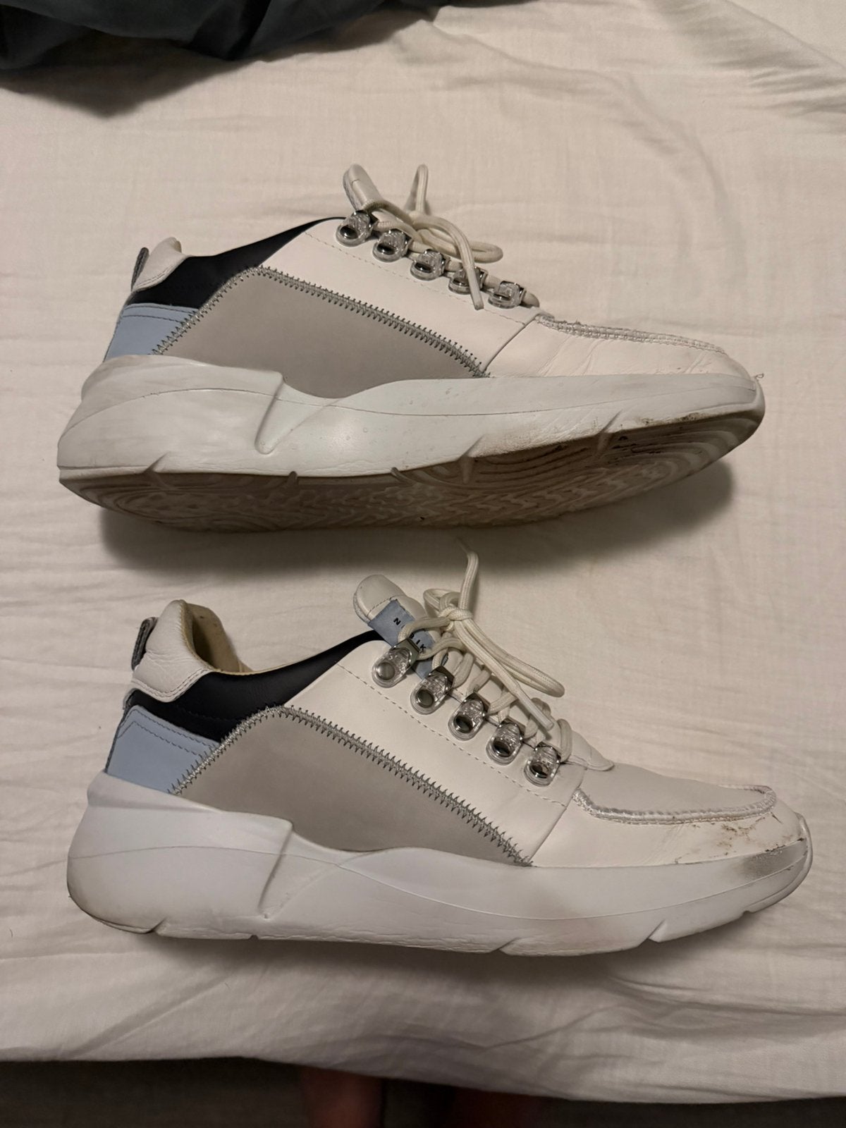Een paar witte nubikk schoenen mast 41, Wit, Ophalen of Verzenden, Sneakers of Gympen, Gedragen