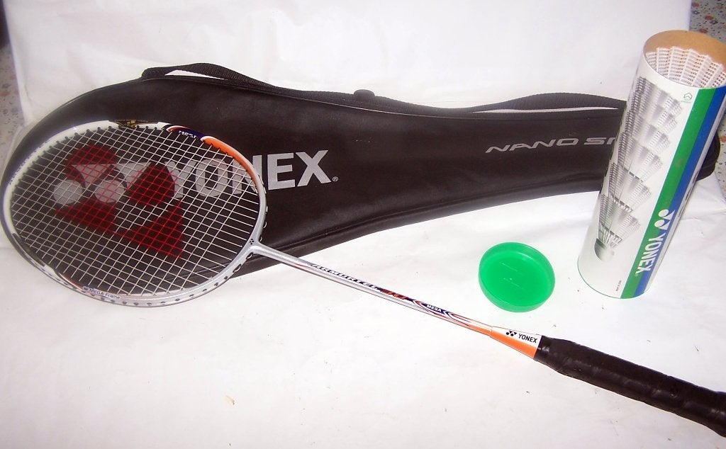 Yonex Armortel 30 Mega Badmintonracket met hoes en shuttles., Ophalen of Verzenden, Zo goed als nieuw, Racket(s)