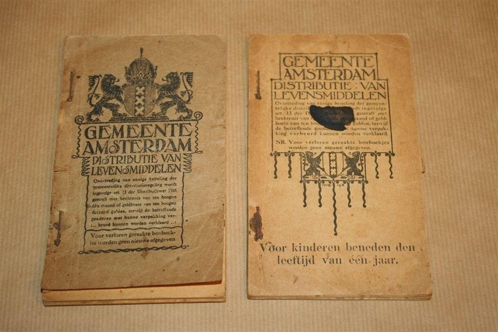 2 Distributiebonboekjes Amsterdam — WOI ca. 1917, Ophalen of Verzenden, Tweede Wereldoorlog, Gelezen, Overige onderwerpen