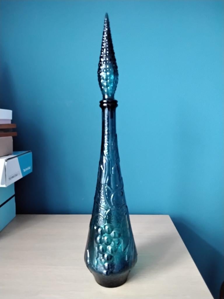 Decanter met druif reliëf patroon., Ophalen
