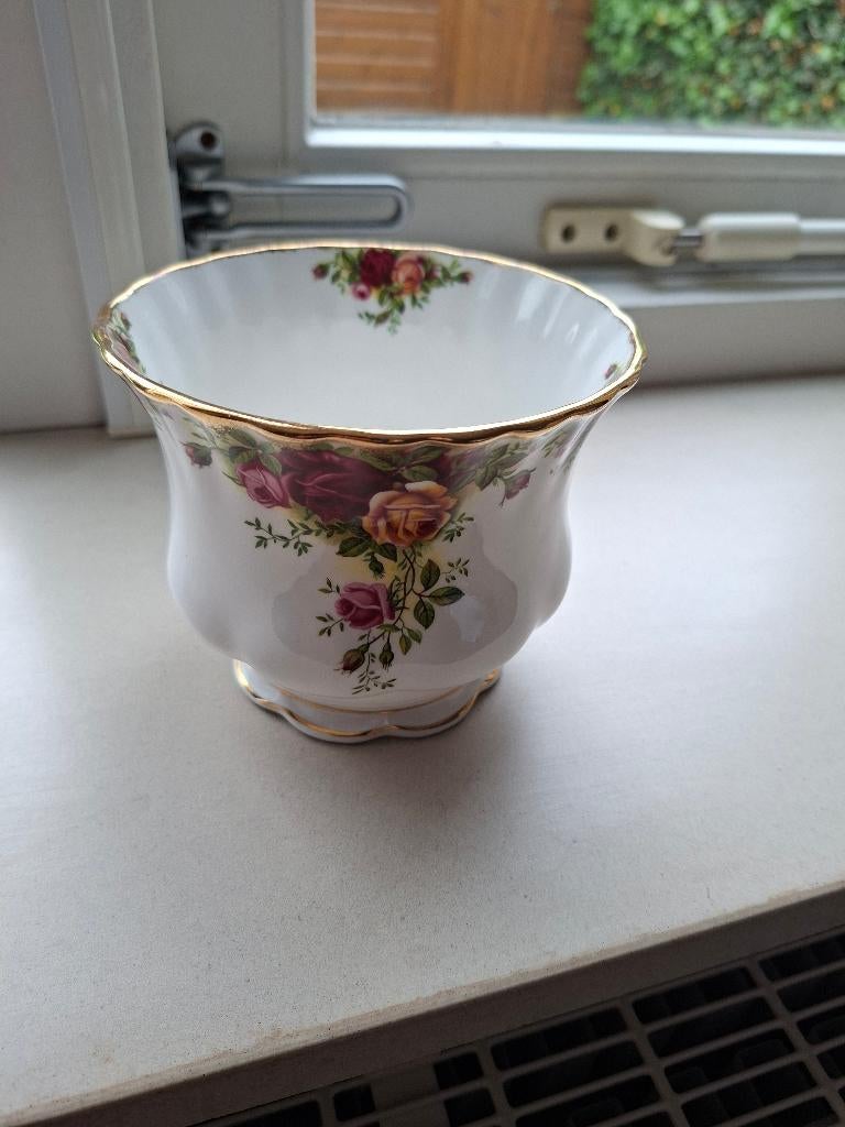 Royal Albert bloempotje  Country Roses, Ophalen, Zo goed als nieuw, Porselein, Overige typen