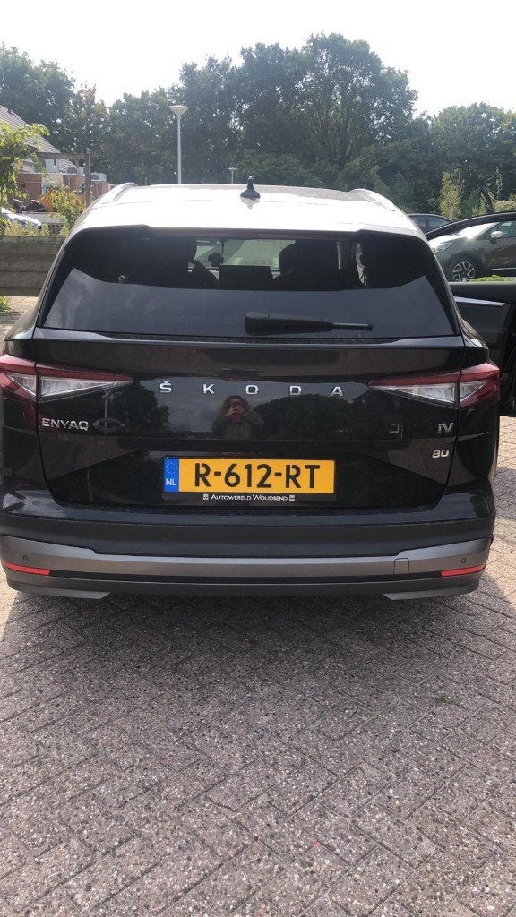 Skoda Enyaq 80 Elektromotor 204pk 2021 Zwart AR 508km, Auto's, 495 min, Zwart, Elektrisch, Grijs