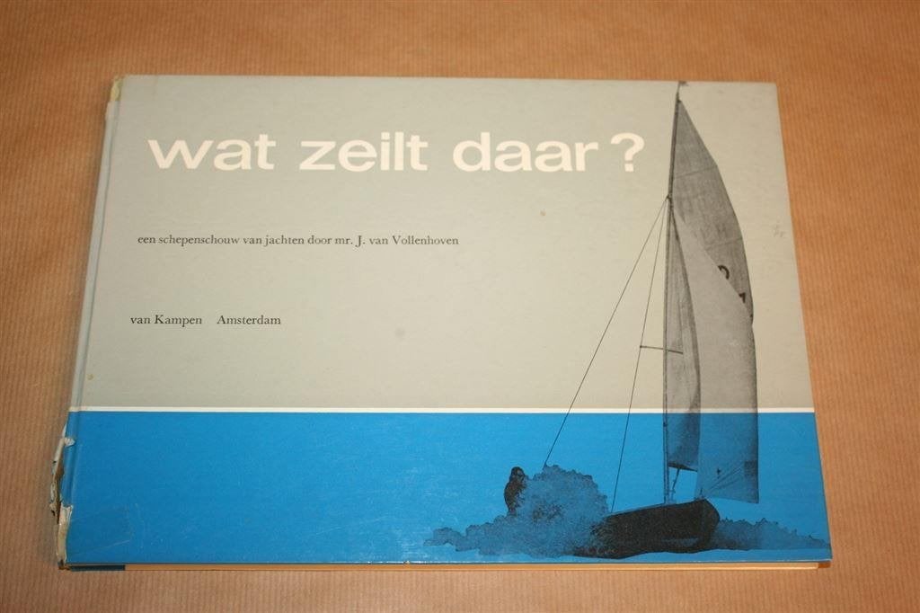 Wat zeilt daar? Een schepenschouw van jachten., Ophalen of Verzenden, Gelezen, Watersport en Hengelsport