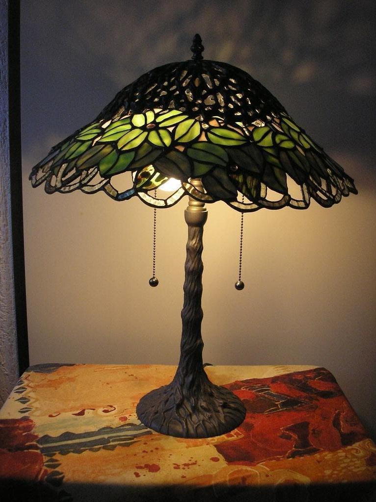 Tiffany tafellamp met bijzondere kap en bijpassend voet, Ophalen, Zo goed als nieuw, Glas, 50 tot 75 cm