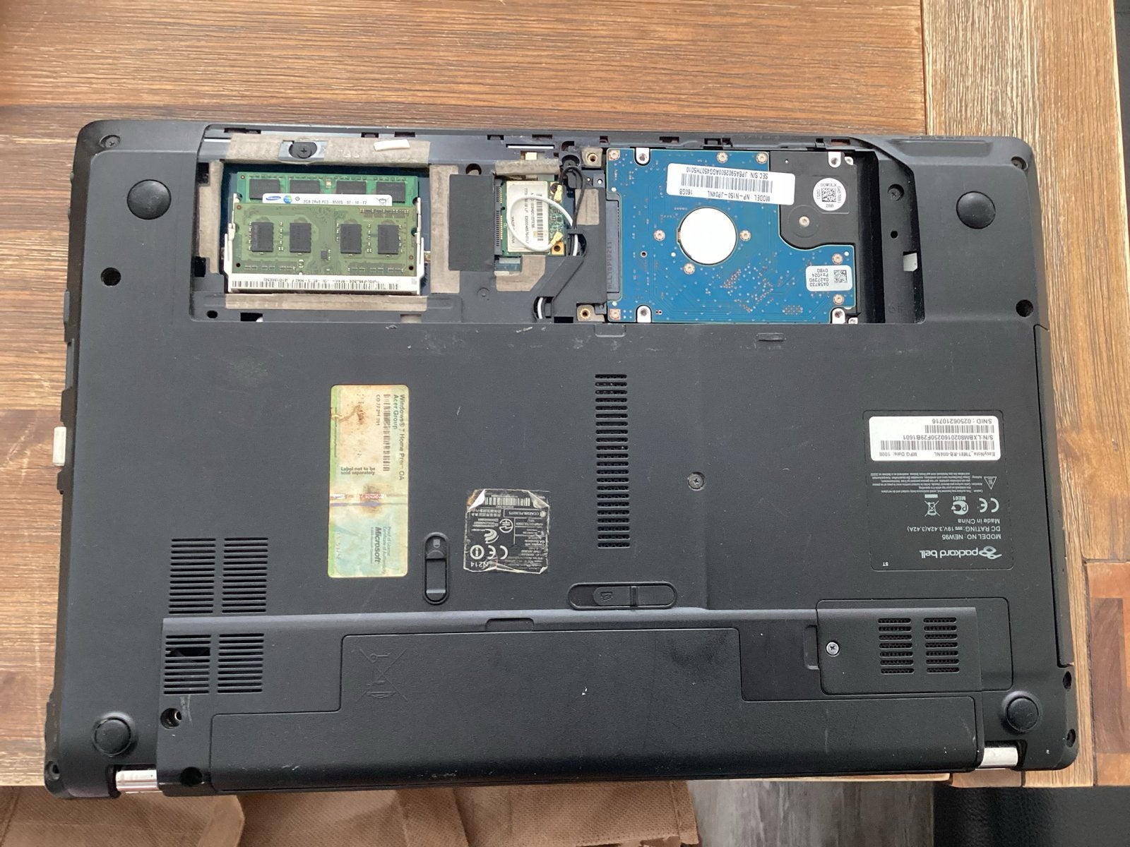 Defecte Packard Bell laptop - voor onderdelen of reparatie, Computers en Software, Windows Laptops, Ophalen of Verzenden, Niet werkend