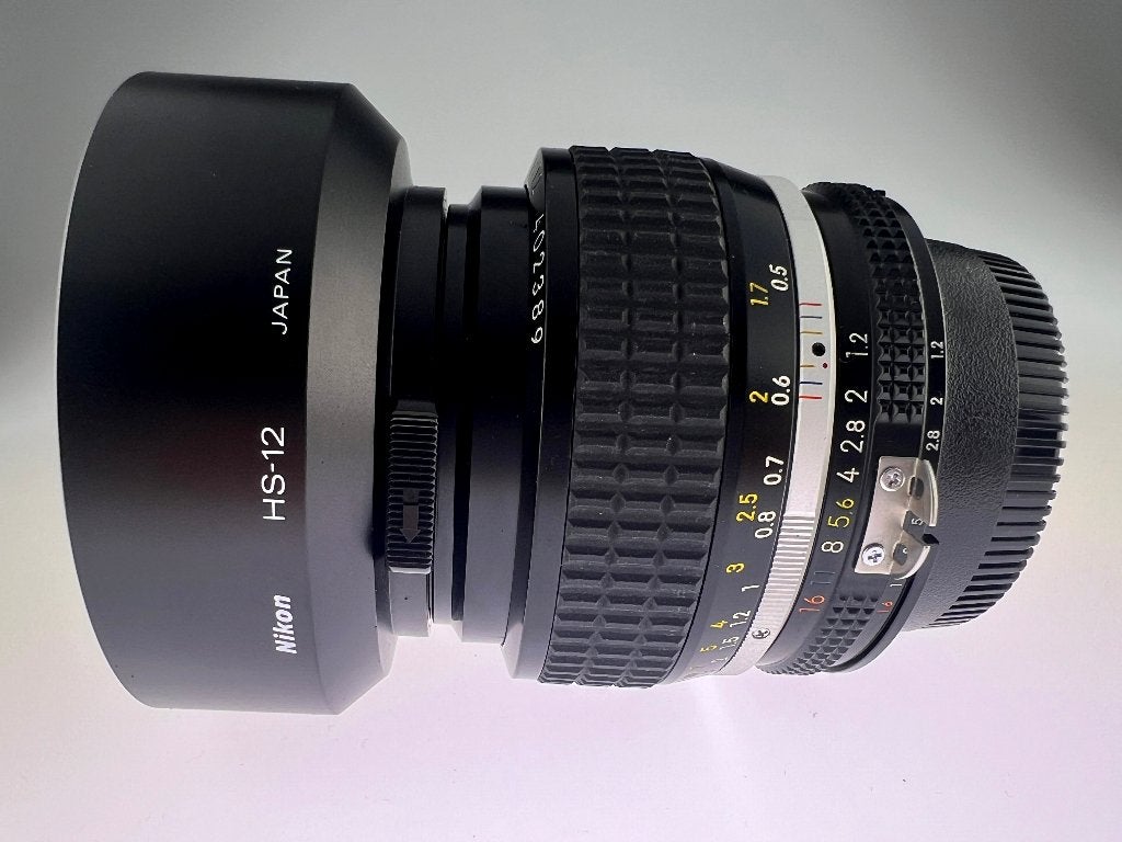 Nikon Nikkor 50mm F/1.2 AIS Met lendoppen en zonnekap ZGAN, Nikon, Ophalen of Verzenden, Zo goed als nieuw, 50 mm