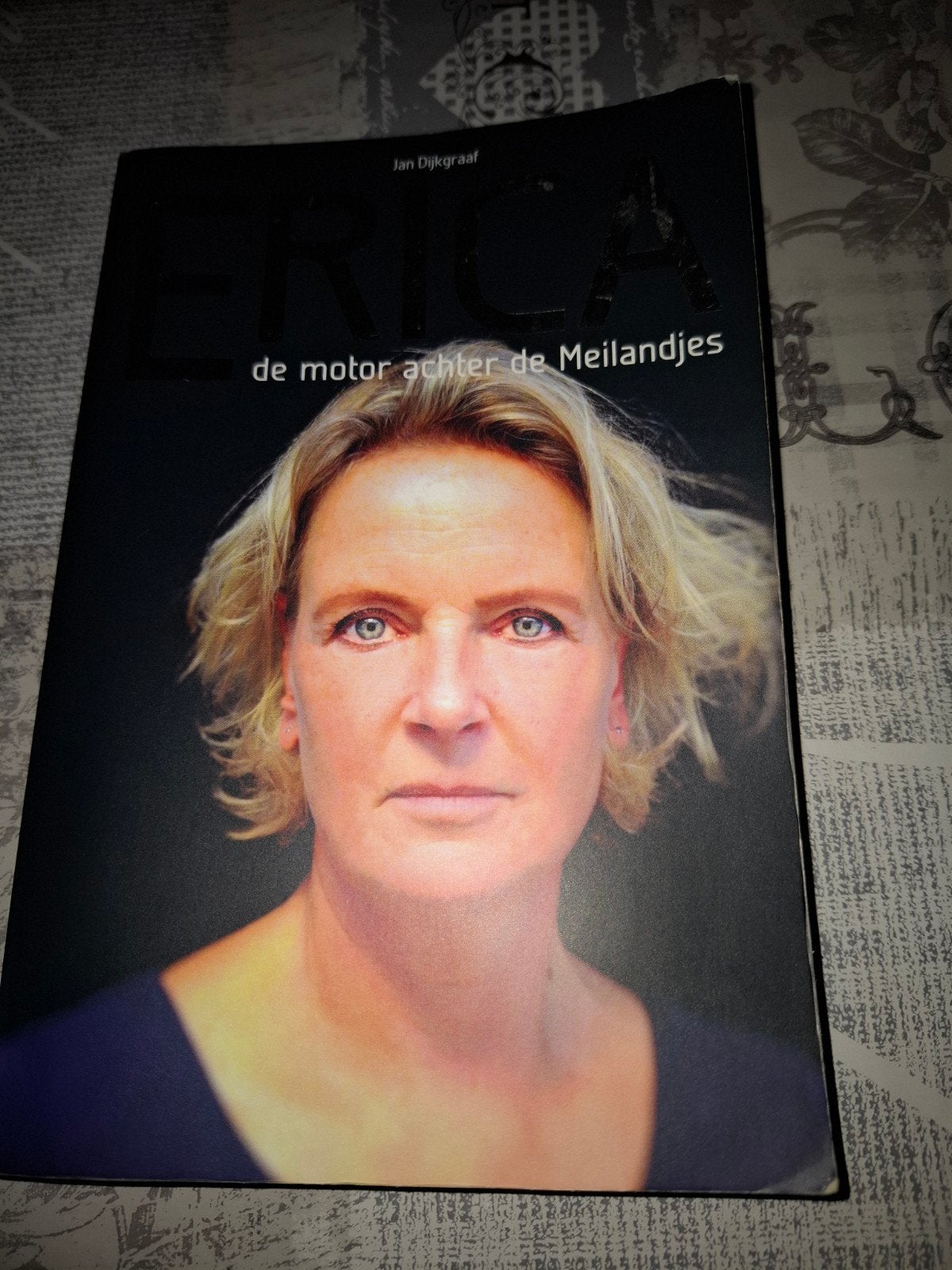 Erica: De motor achter de Meilandjes - Jan Dijkgraaf, Ophalen of Verzenden, Gelezen, Jan Dijkgraaf, Film, Tv en Media