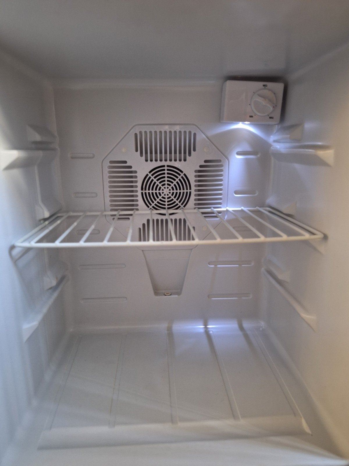 Koelkastje/minibar, Ophalen, Zonder vriesvak, Minder dan 85 cm, Minder dan 75 liter
