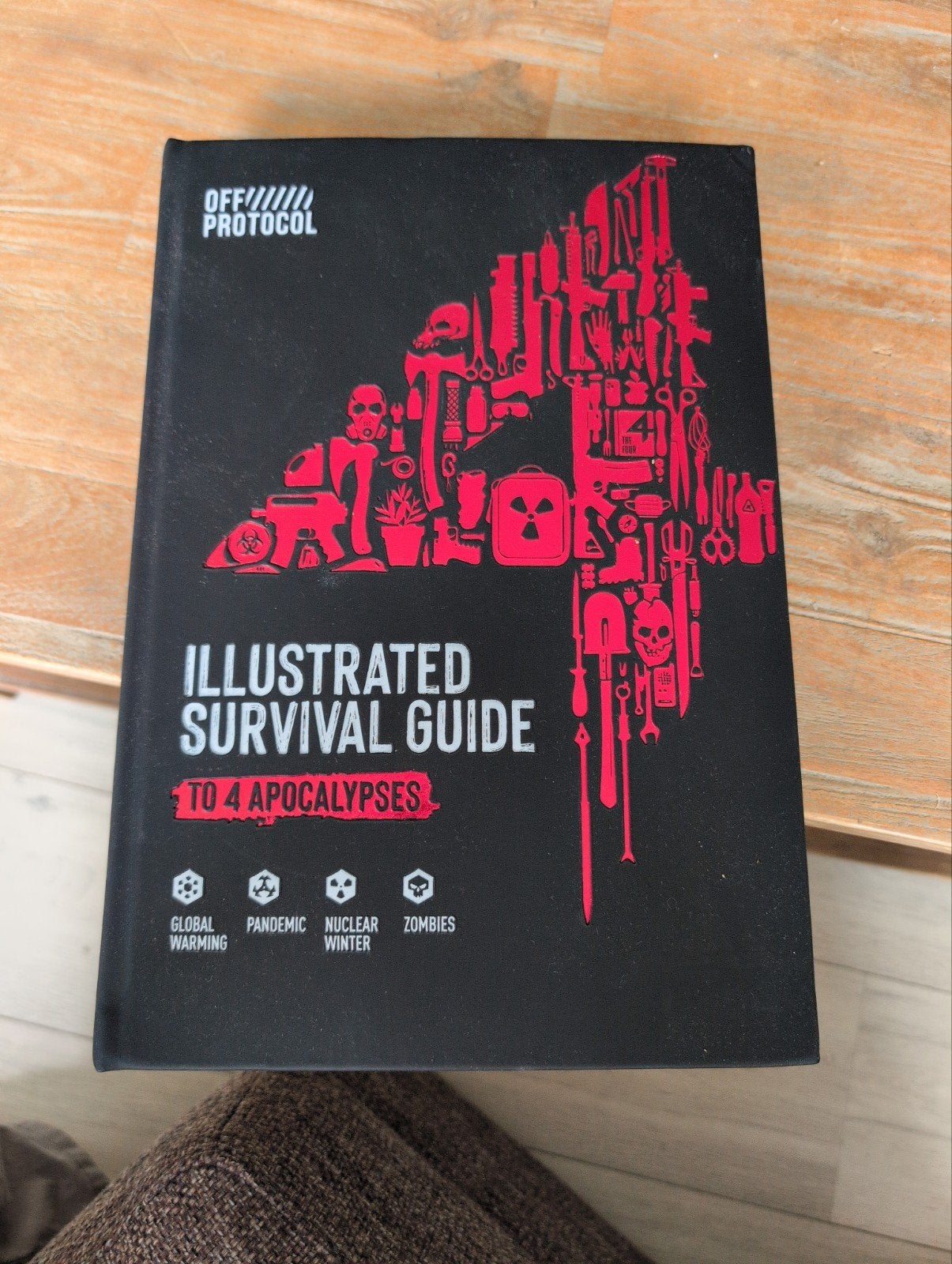 Illustrated Survival Guide To 4 Apocalypses, Ophalen of Verzenden, Zo goed als nieuw, Niet van toepassing, OFF////PROTOCOL
