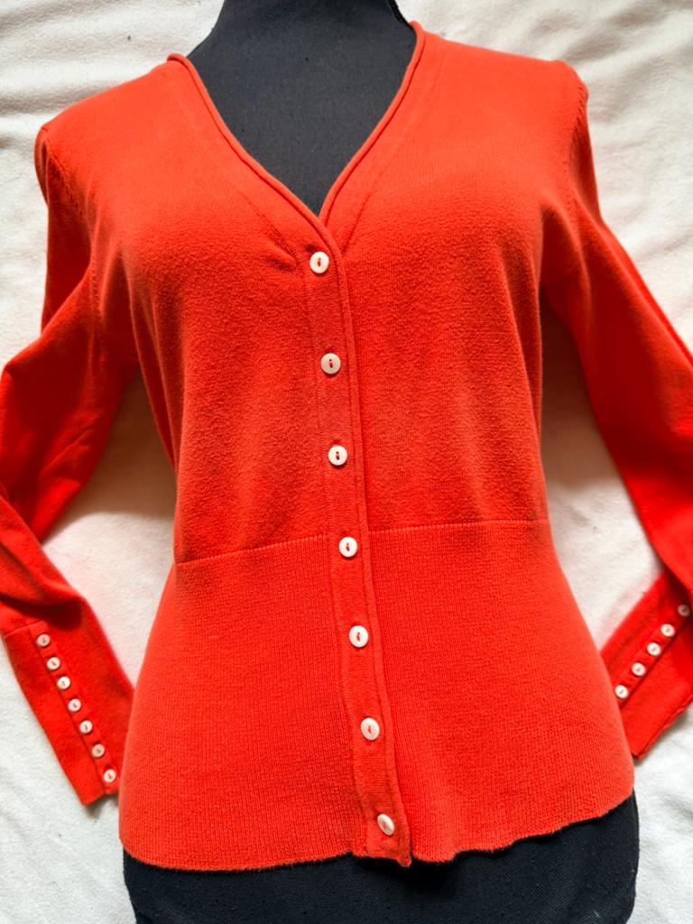 Oranje vest met knoopjes en V-hals. Chique en Charmant., Ophalen of Verzenden, Zo goed als nieuw, Maat 38/40 (M), Oranje