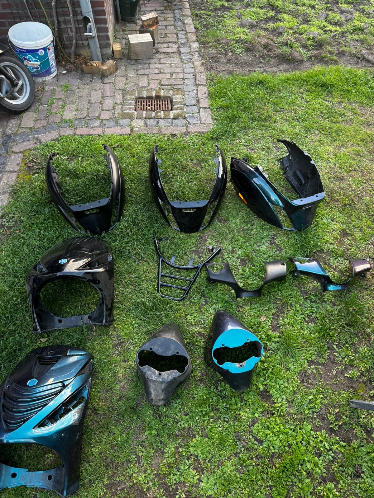 Partij zip kappen en stuntrekje, Ophalen, Zo goed als nieuw, Kap, Piaggio