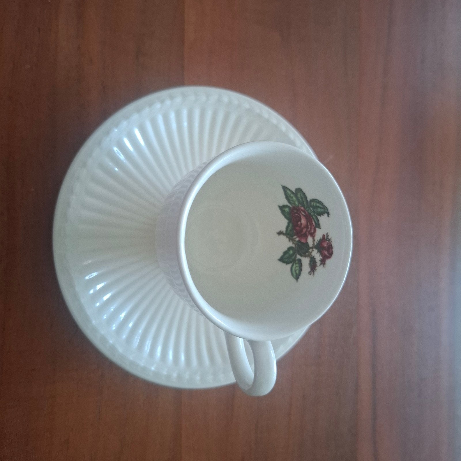 Wedgwood Moss Rose Kop en Schotel - Vintage Servies, Vintage, Ophalen of Verzenden, Zo goed als nieuw, Kop(pen) en/of Schotel(s)