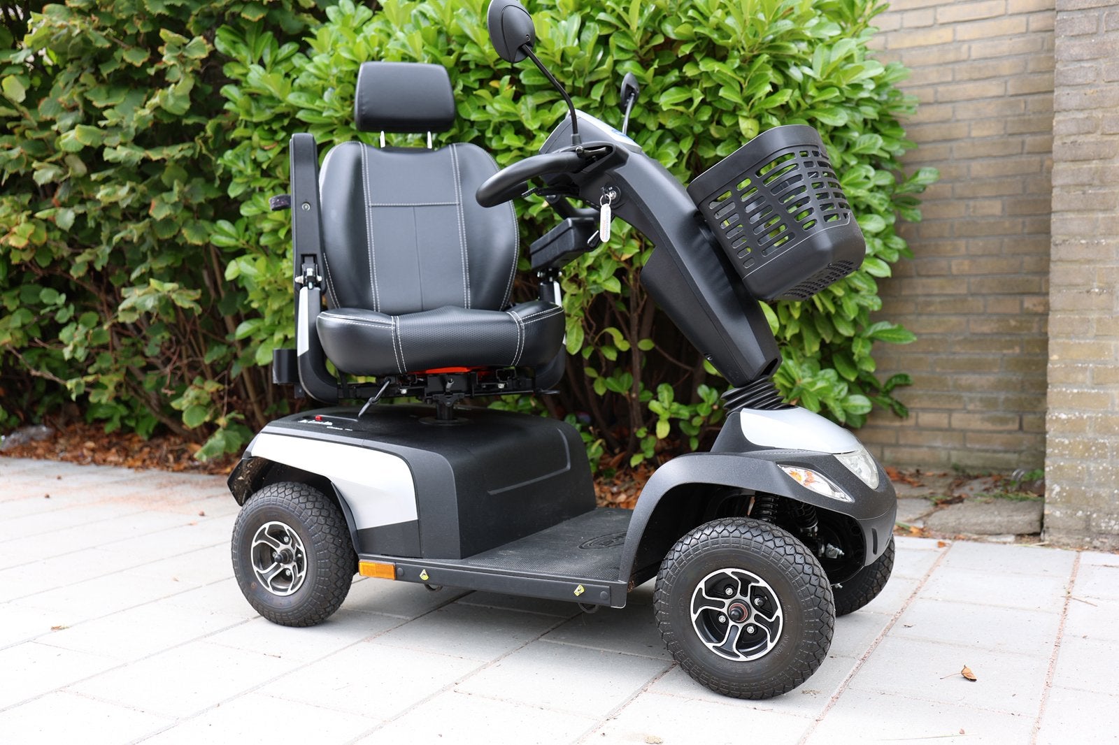Scootmobiel invacare Orion pro 4 wiel zilver - zo goed als n, Ophalen, 46 km of meer, 11 t/m 15 km/u, Invacare