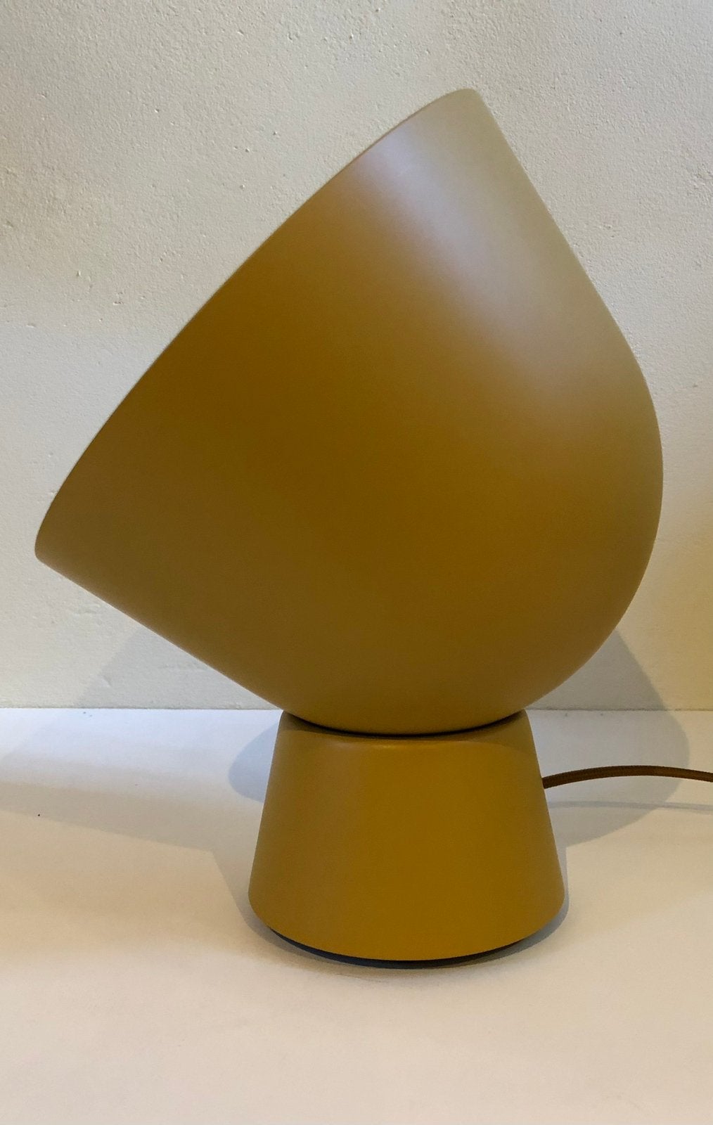 Design tafellamp IKEA PS 2017 (Ola Wihlborg) okergeel, Ophalen of Verzenden, Zo goed als nieuw