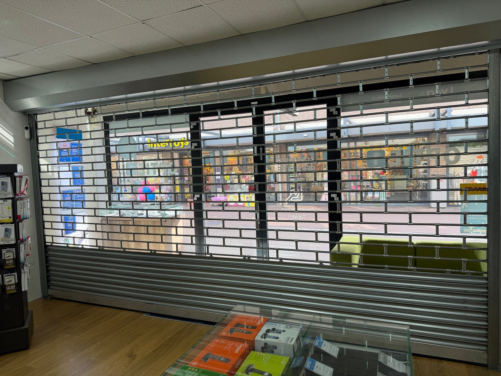 Rolluik/rolhek voor winkel of bedrijfspand, Ophalen, Gebruikt, 200 cm of meer, 200 cm of meer