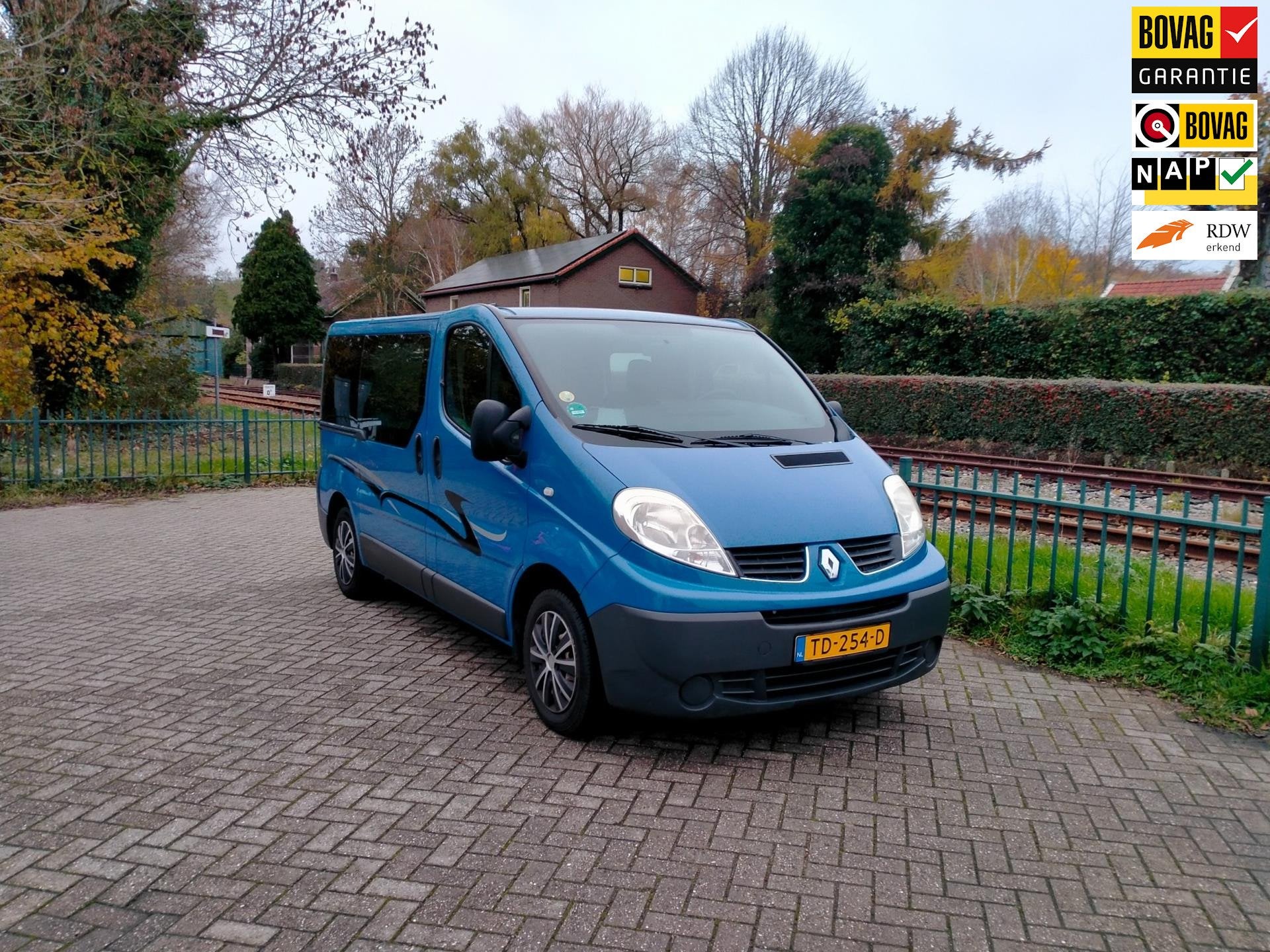 Renault TRAFIC T27 L1/H1 2.0 DCI 66KW E5 Bus camper trekhaak, Auto's, Renault, Voorwielaandrijving, Stof, Zwart, Blauw