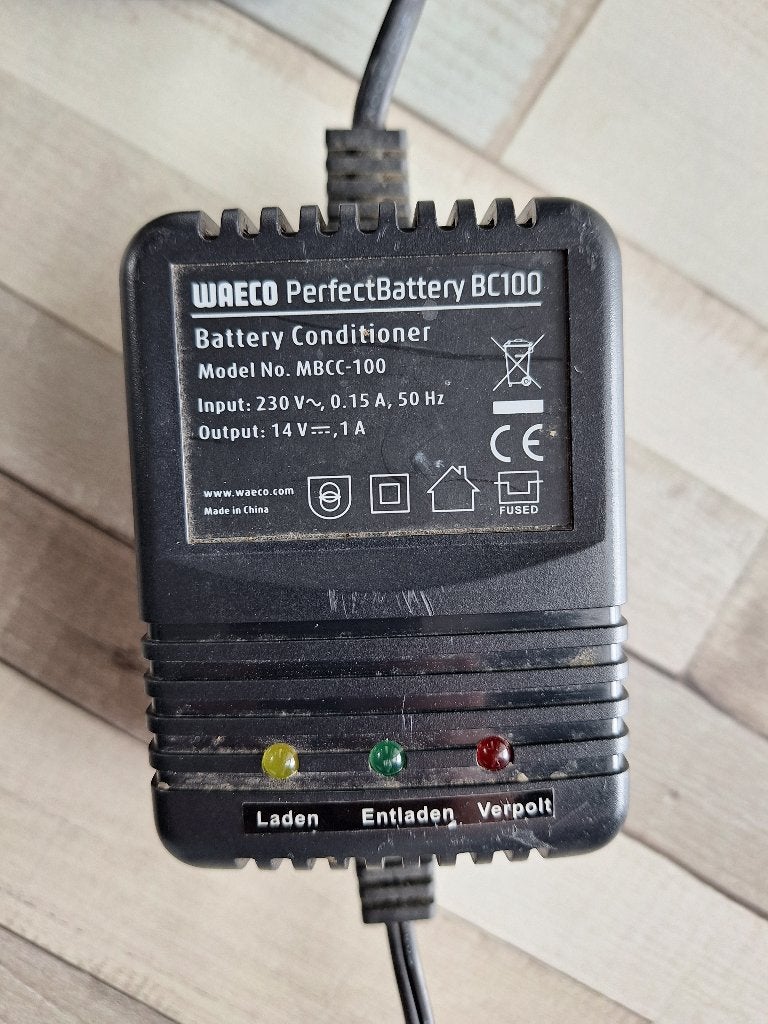 Acculader en conditioner WAECO, Ophalen, Gebruikt