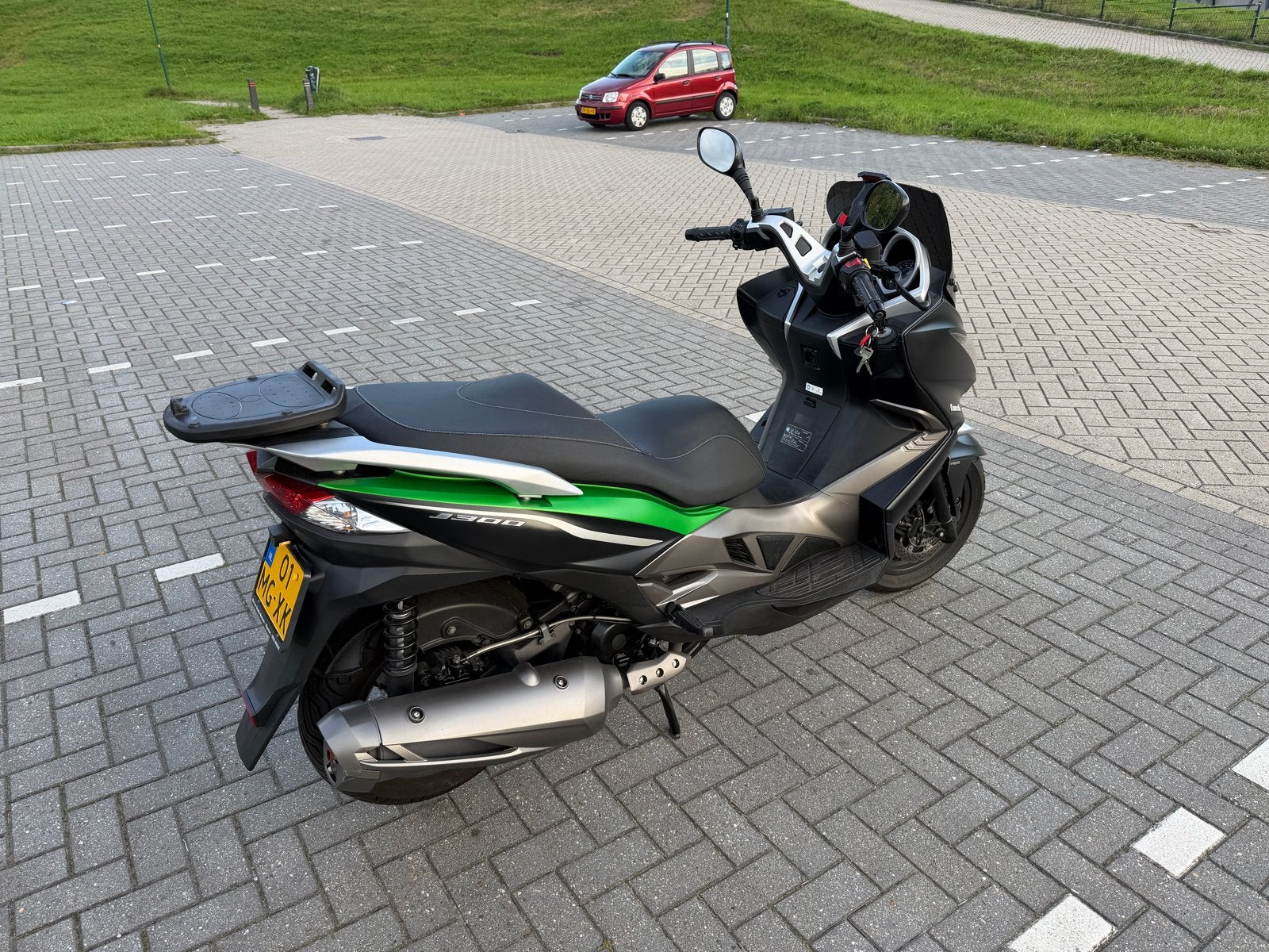 Kawasaki J300 motorscooter - Zo goed als nieuw, Ophalen, 300 cc, Maximaal 45 km/u, Zo goed als nieuw
