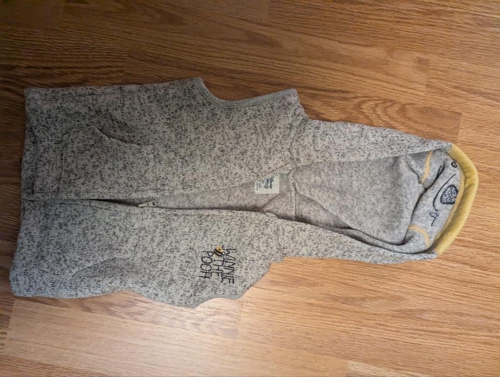 Bodywarmer maat 80 winnie the pooh, Kinderen en Baby's, Babykleding | Maat 80, C&A, Jongetje of Meisje, Ophalen of Verzenden, Zo goed als nieuw