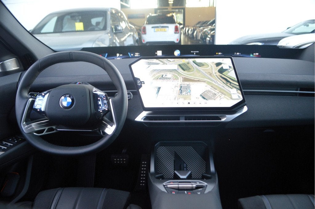 BMW iX3 50 xDrive M Sport / Panoramadak / Trekhaak / M Sport, Auto's, BMW, Zwart, 2260 kg, Stoelverwarming, Vierwielaandrijving