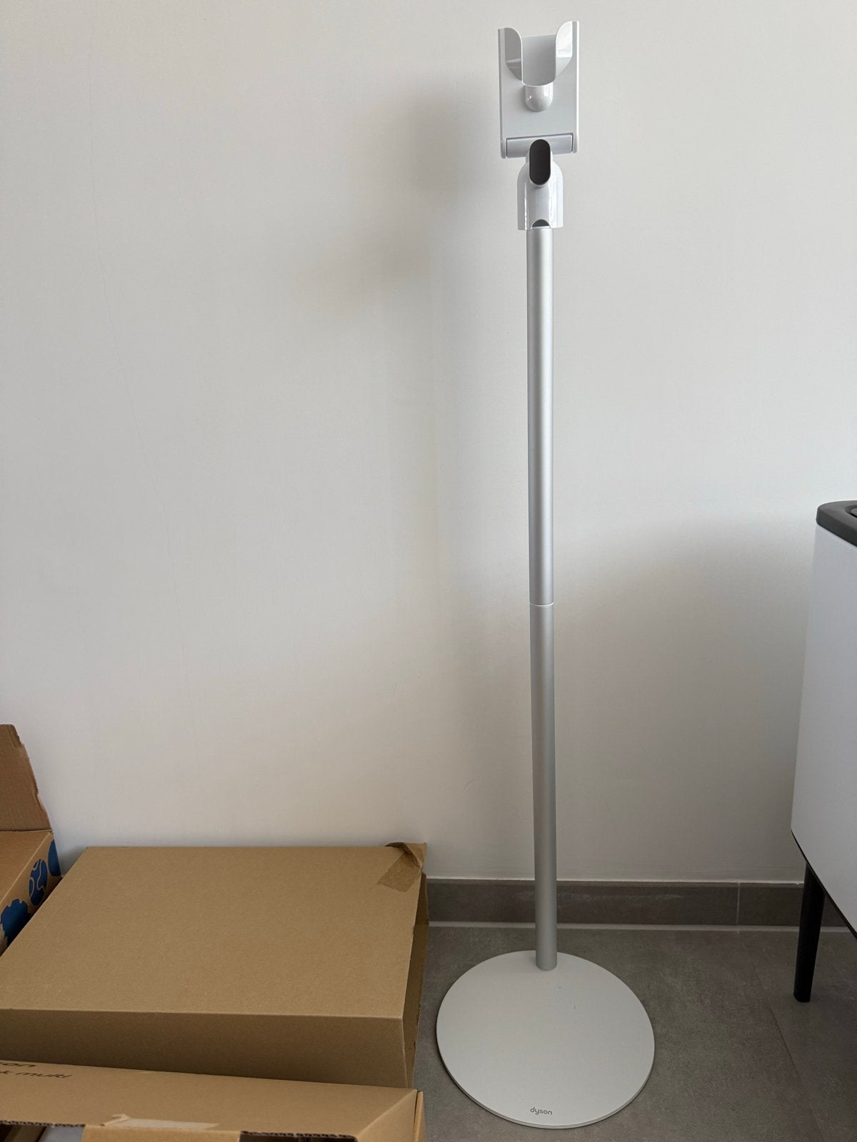 Dyson Vloerstandaard voor steelstofzuiger, Witgoed en Apparatuur, Stofzuigers, Zo goed als nieuw, Dyson, Reservoir, Steelstofzuiger