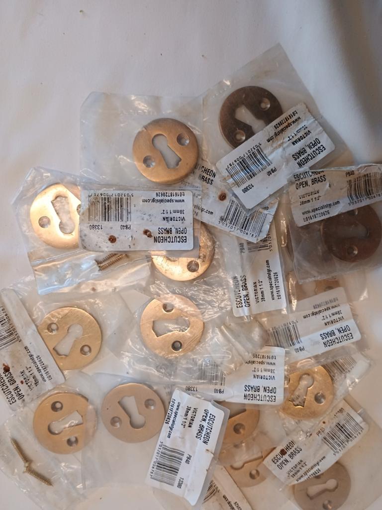 16 messing sleutel rozetten., Ophalen of Verzenden, Koper of Messing, Slot