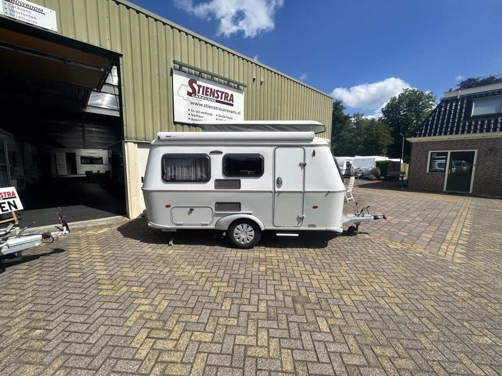 Eriba Touring Triton 430 Vast bed Mover THULE, 4 tot 5 meter, Eriba, Bedrijf, Kleine zit