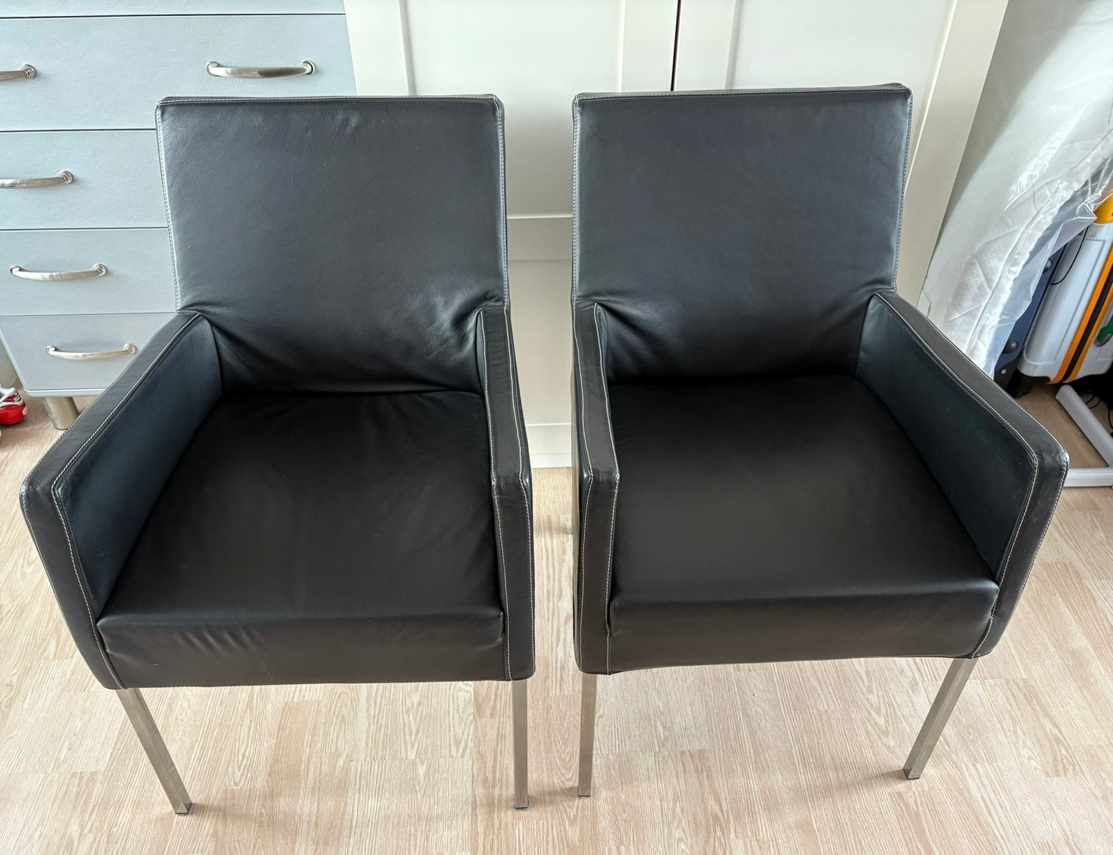 Nomada zwart leren eettafel stoelen, Huis en Inrichting, Ophalen, Zwart, Leer, Zo goed als nieuw
