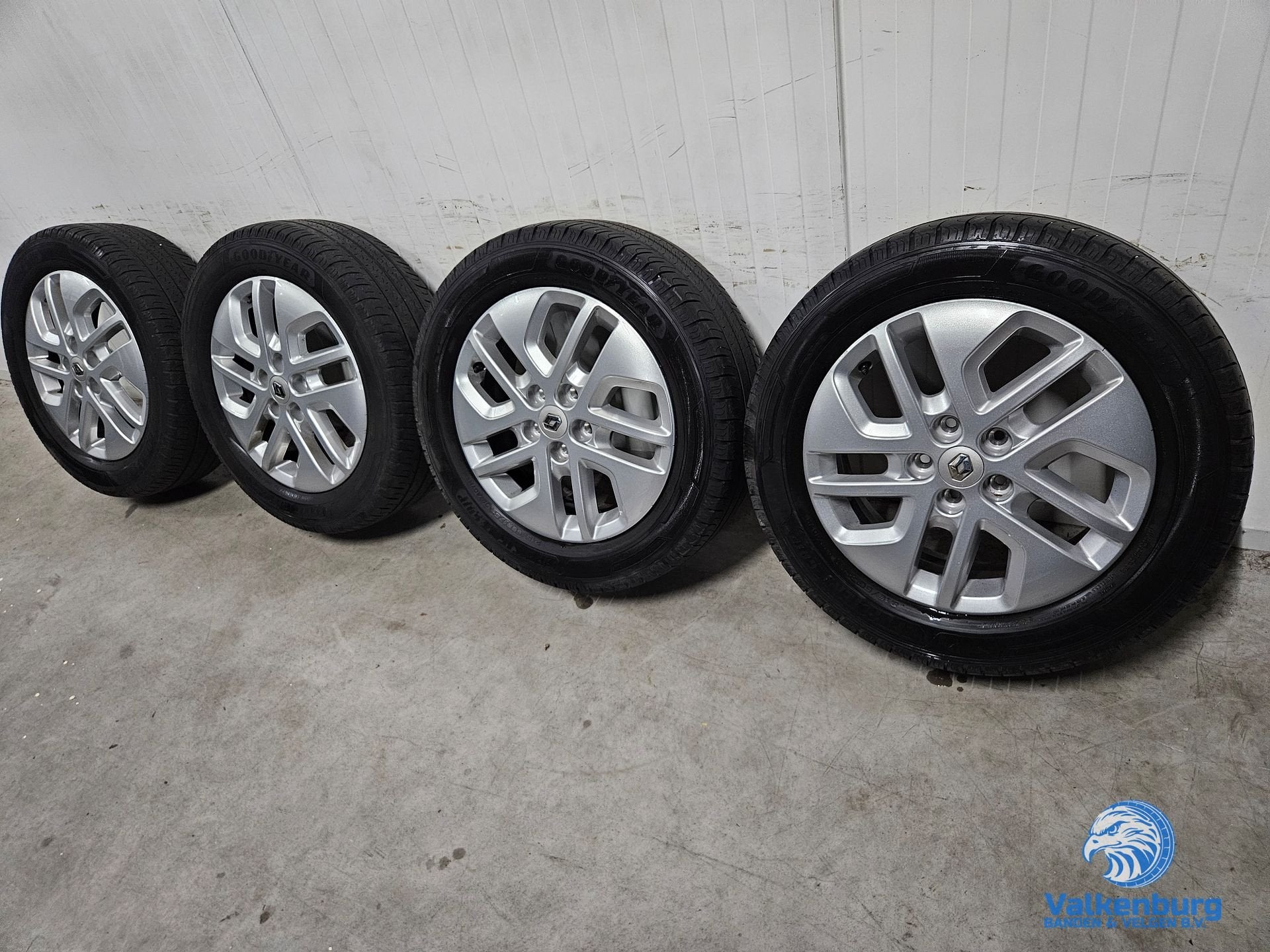 7mm! Originele Opel Vivaro 17 inch velgen 5x114,3 zomerbande, Auto-onderdelen, Banden en Velgen, -, -, Banden en Velgen, 17 inch