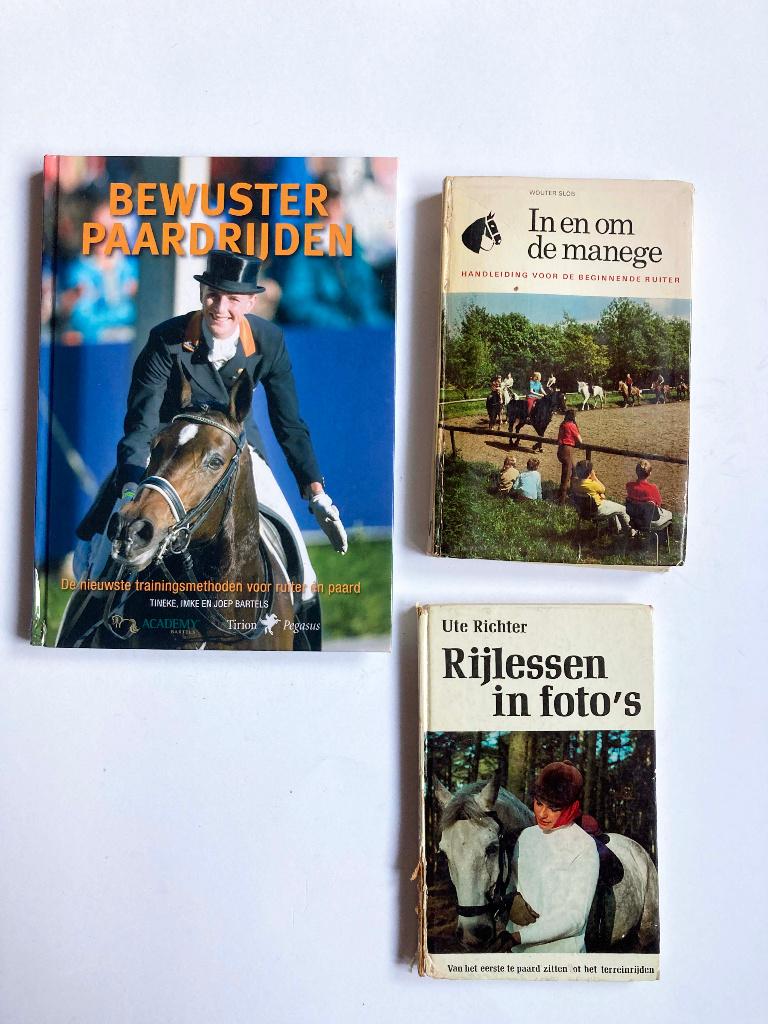 Drie boeken over paardrijden in één koop - 1972 - 2010, Ophalen of Verzenden, Gelezen, Paarden of Pony's