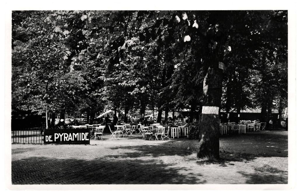 939165 Pyramide van Austerlitz Utr 1979 Postzegel afgeweekt
