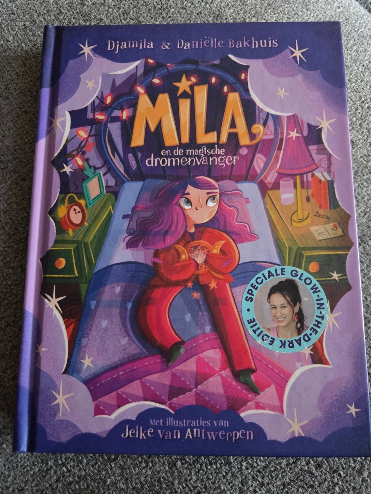 Mila - Magische Dromenvanger - Djamila / Glow in the dark, Ophalen of Verzenden, Zo goed als nieuw