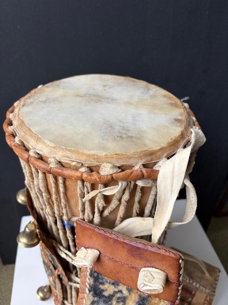 West-Afrikaanse talking drum uit Nigeria, Muziek en Instrumenten, Ophalen of Verzenden, Gebruikt, Trommel