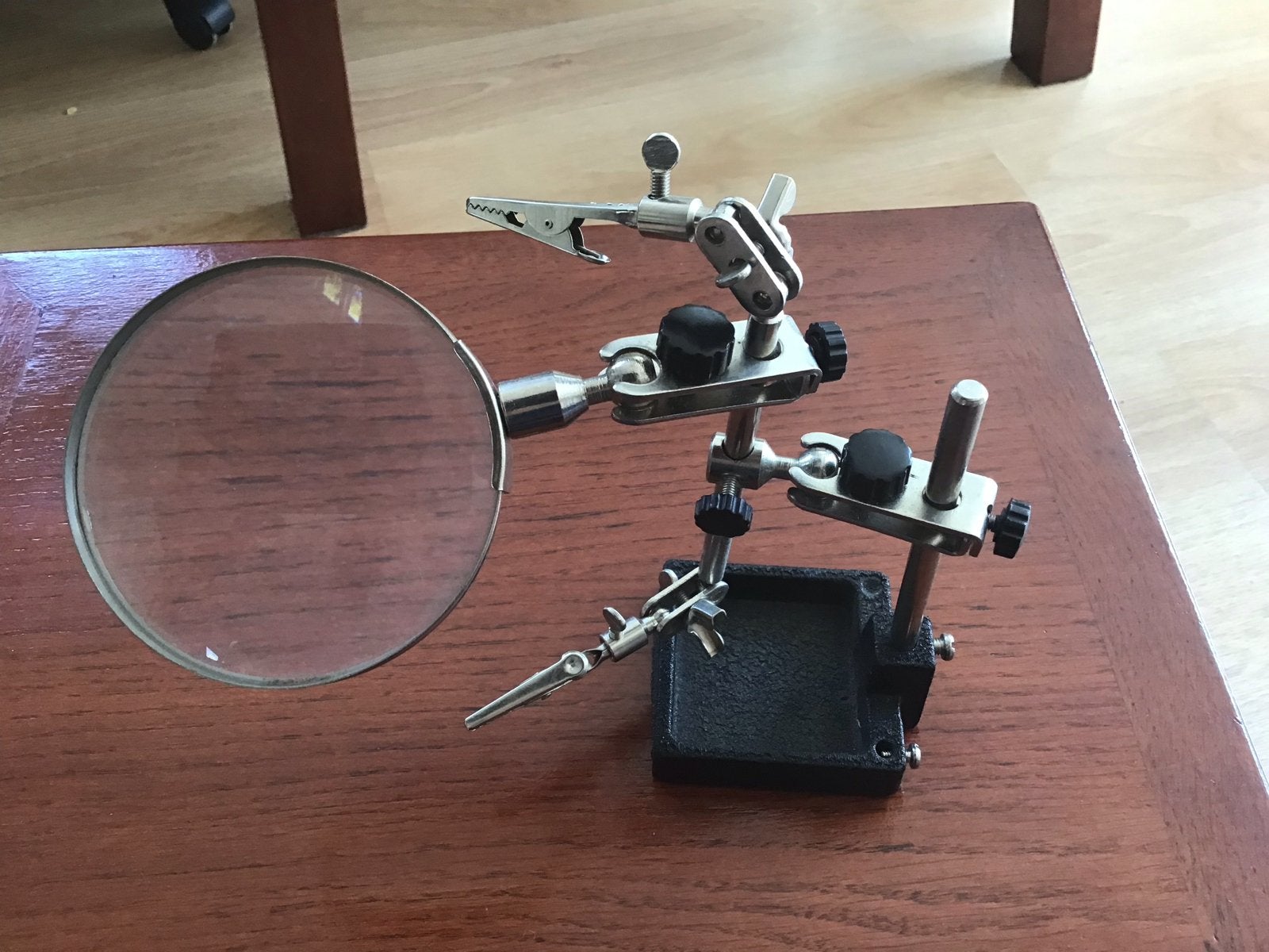Soldeerhulp met vergrootglas en klemmen, Ophalen of Verzenden, Gebruikt, Vergrootglas of Loep
